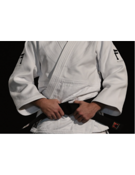 Kimono Black Label Fighting film: le judogi à prix serré